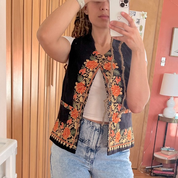 Beautiful embroidered wool vest - Picture 3 of 5